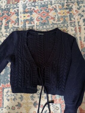 SHEIN Navy Cropped Cable Knit V-Neck Tie-Front Sweater Sz US L